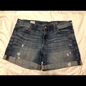 GAP 31r Sexy Boyfriend Shorts